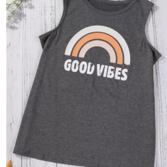 β₯οΈNew boutique Good Vibes tank - Picture 8 of 10